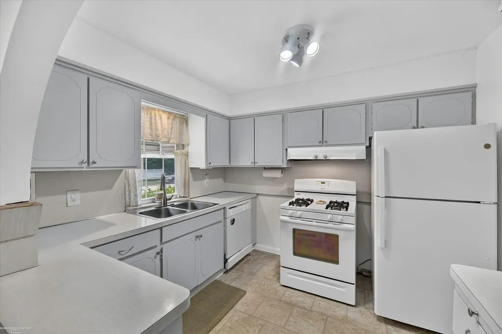 1114 Burlington Drive Mt. Clemens City MI 48043
