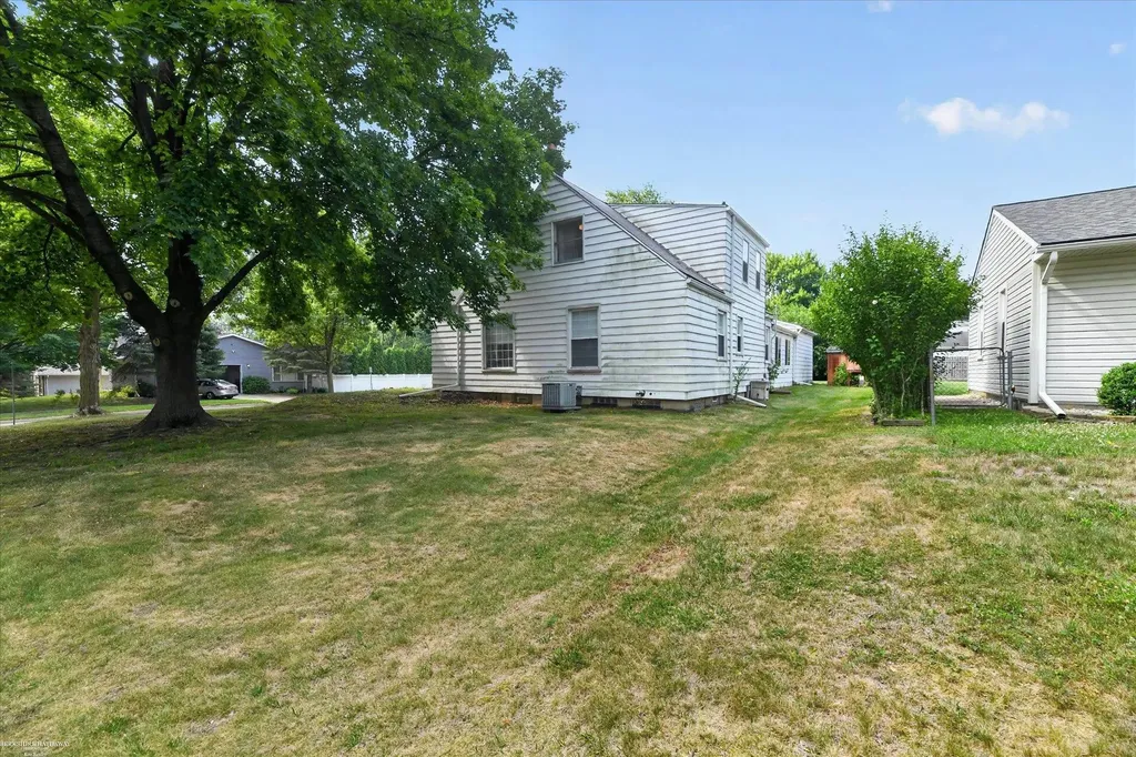 1114 Burlington Drive Mt. Clemens City MI 48043