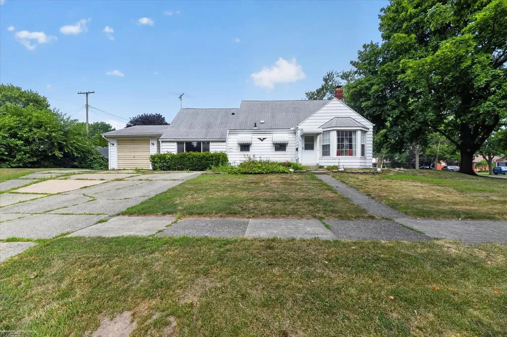 1114 Burlington Drive Mt. Clemens City MI 48043