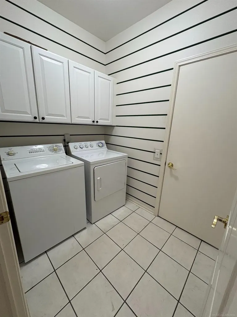 3831 Springwood Court Auburn Hills City MI 48326
