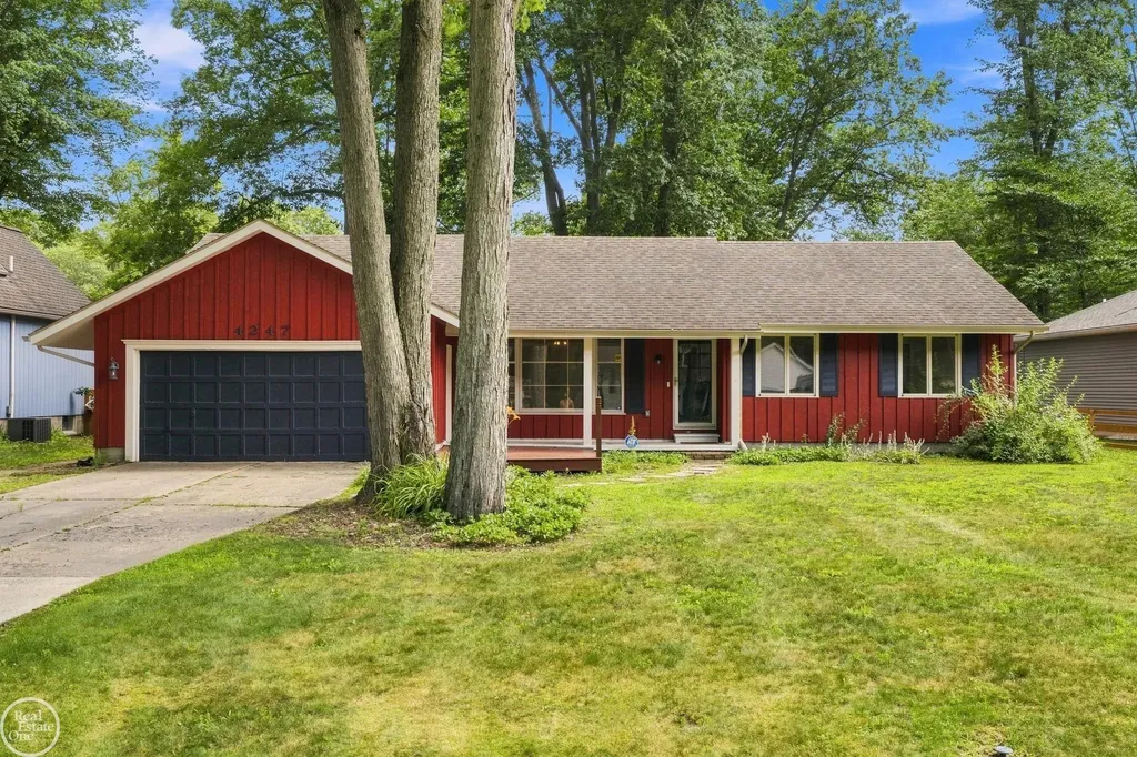 4247 Old Forge Drive Fort Gratiot Charter Township MI 48059