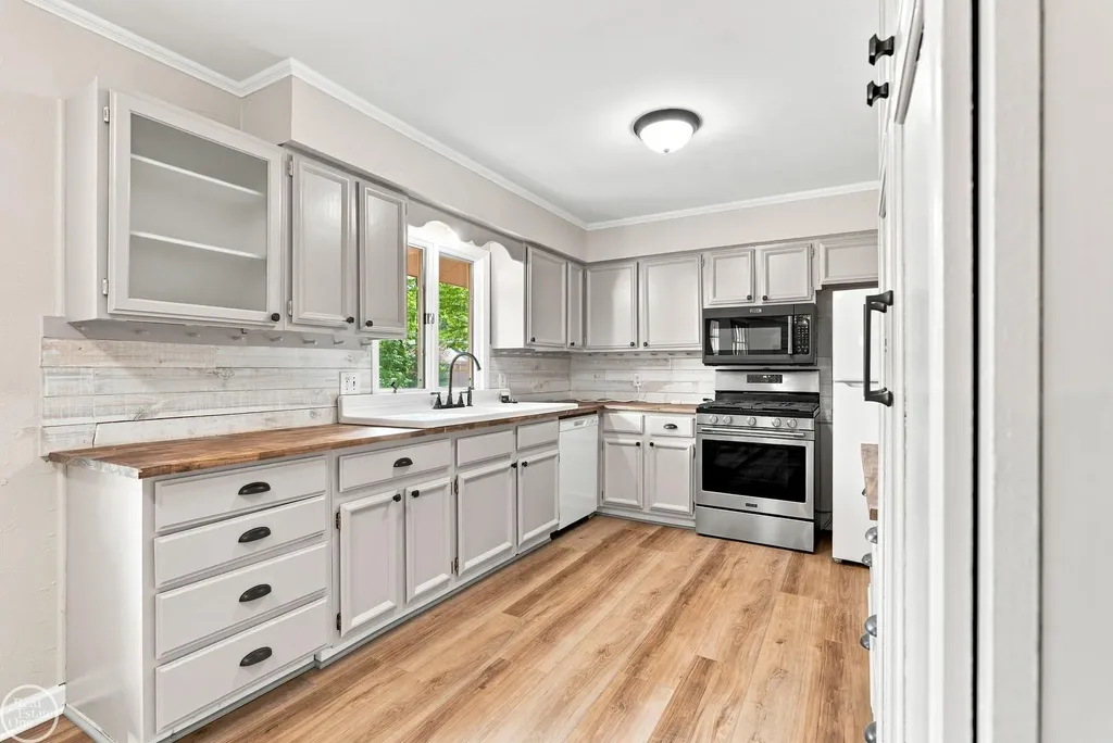 4247 Old Forge Drive Fort Gratiot Charter Township MI 48059