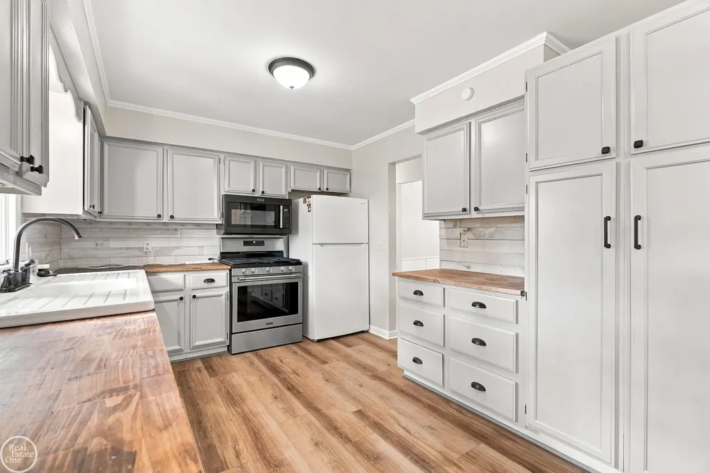 4247 Old Forge Drive Fort Gratiot Charter Township MI 48059