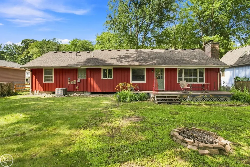 4247 Old Forge Drive Fort Gratiot Charter Township MI 48059