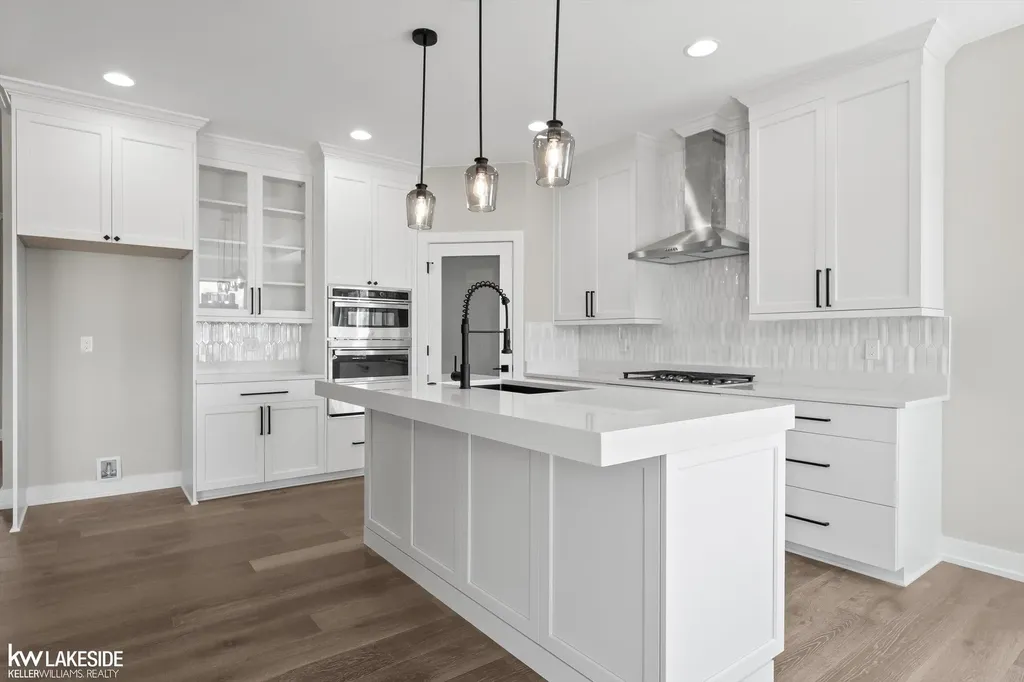 18816 Via Firenze Macomb Township MI 48044