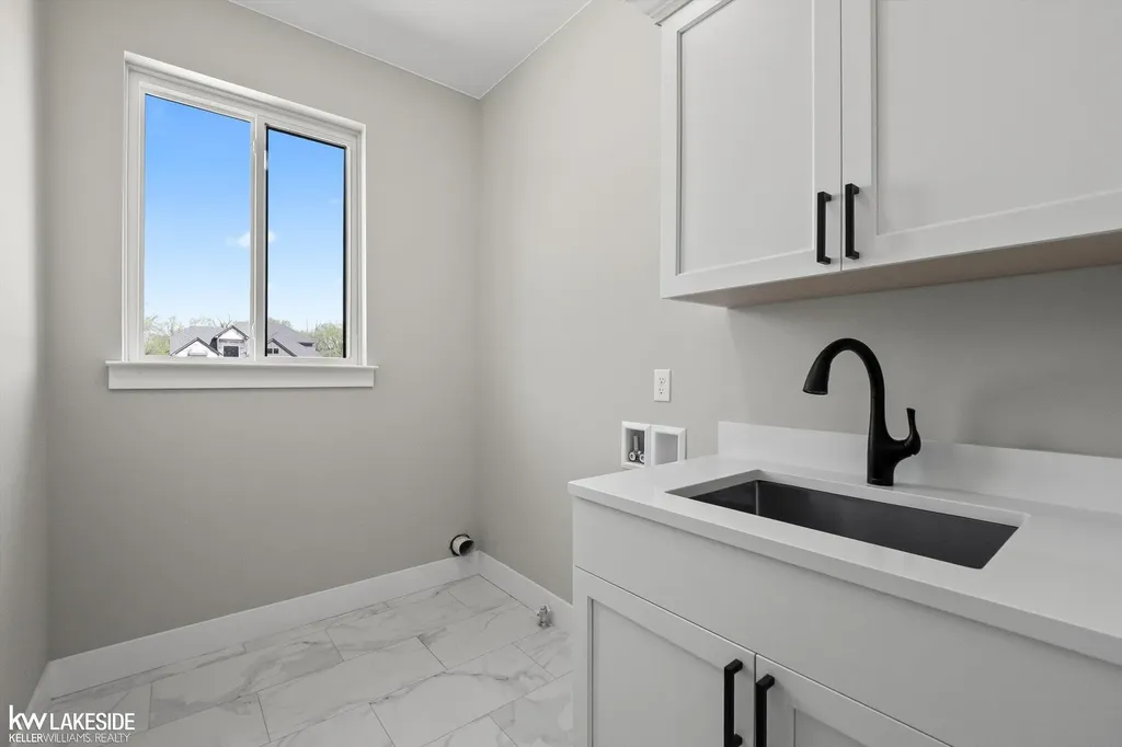 18816 Via Firenze Macomb Township MI 48044