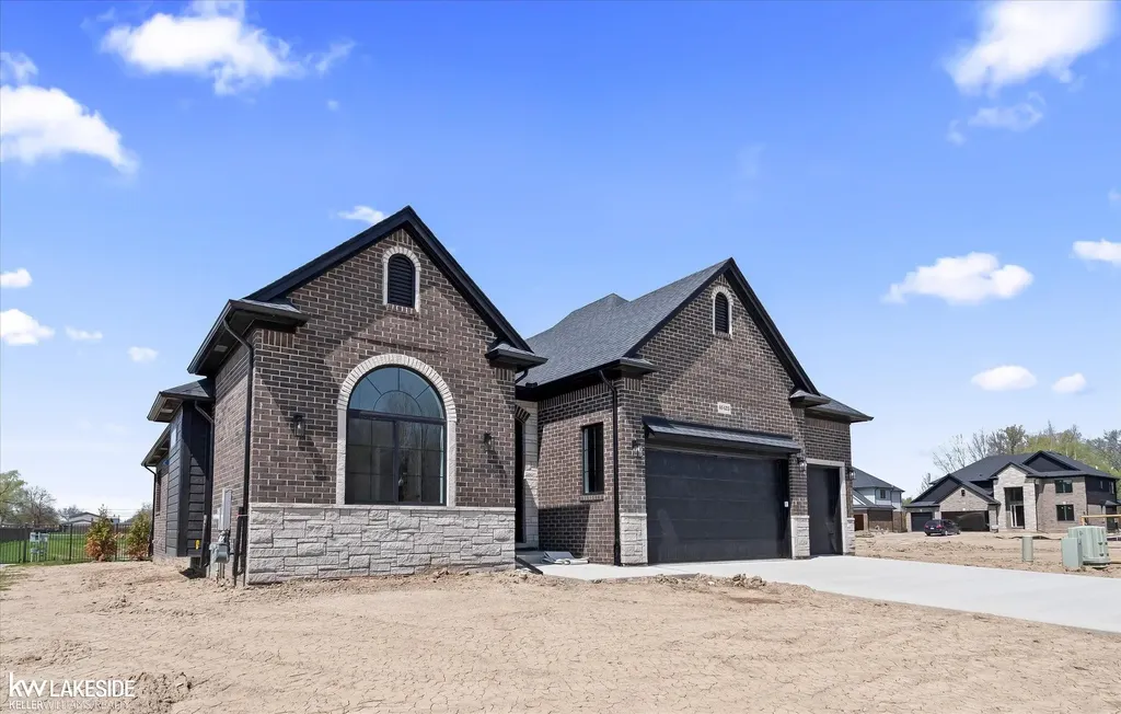 18816 Via Firenze Macomb Township MI 48044