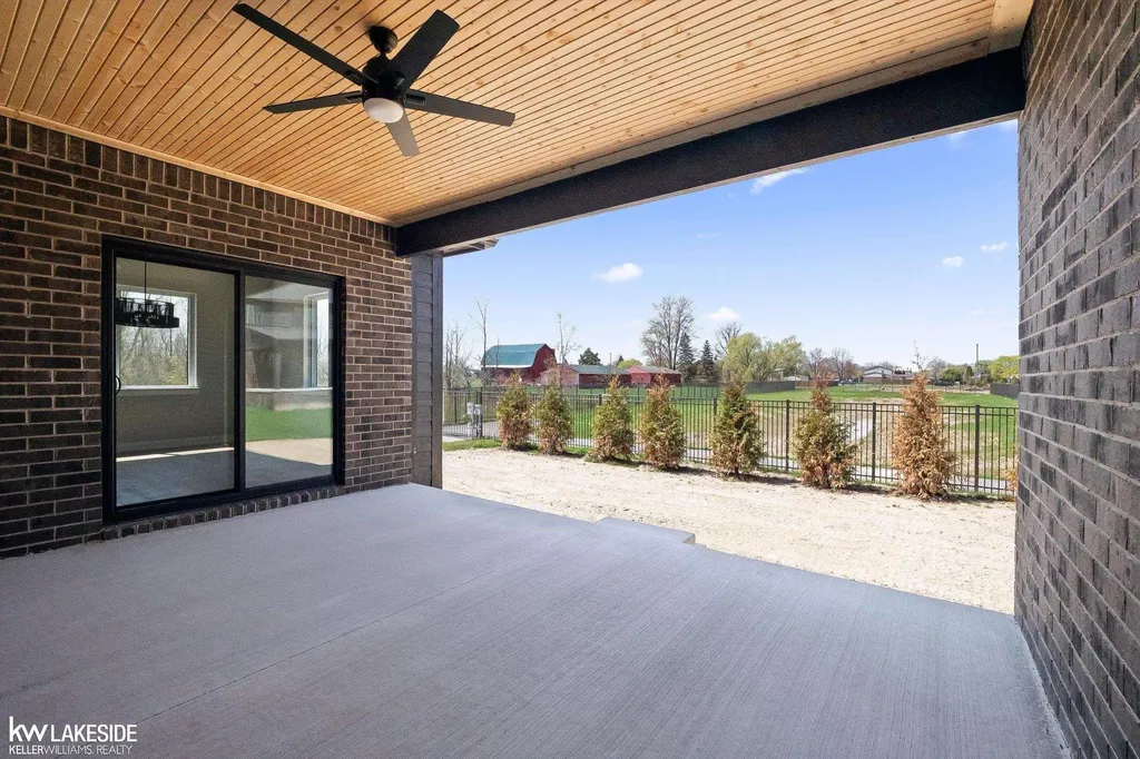 18816 Via Firenze Macomb Township MI 48044