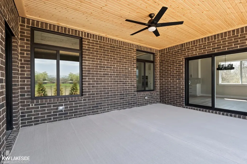 18816 Via Firenze Macomb Township MI 48044