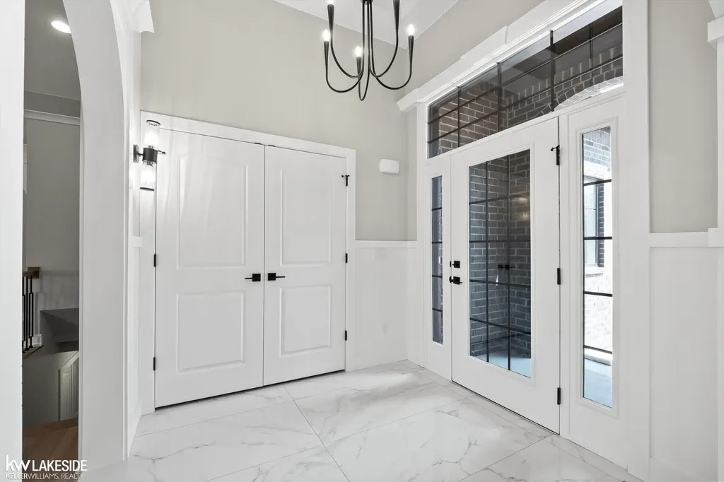 18816 Via Firenze Macomb Township MI 48044