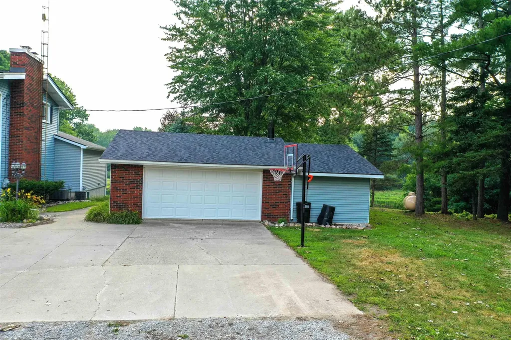 6235 Welch Road Brockway Township MI 48097