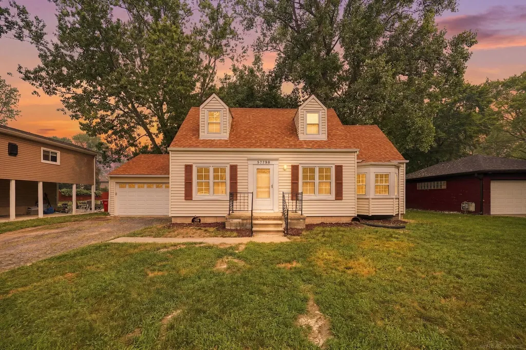21726 8 1/2 Mile Road Southfield City MI 48075