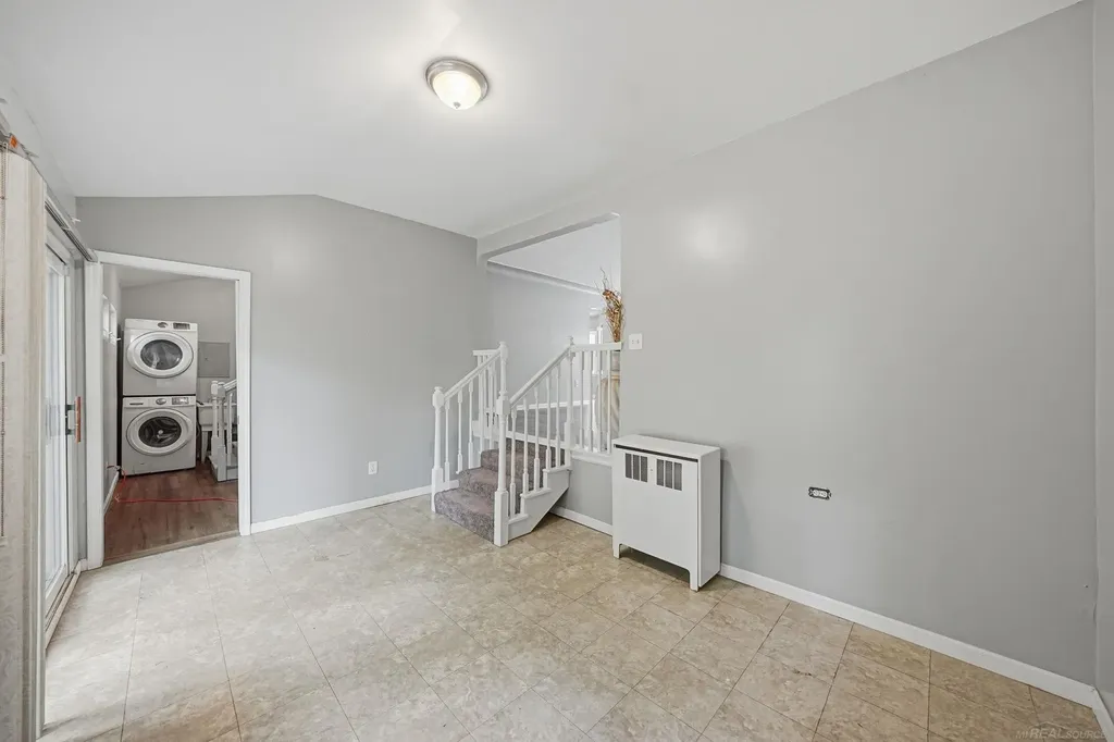 21726 8 1/2 Mile Road Southfield City MI 48075