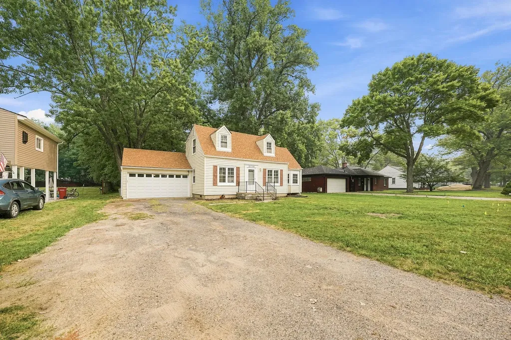 21726 8 1/2 Mile Road Southfield City MI 48075