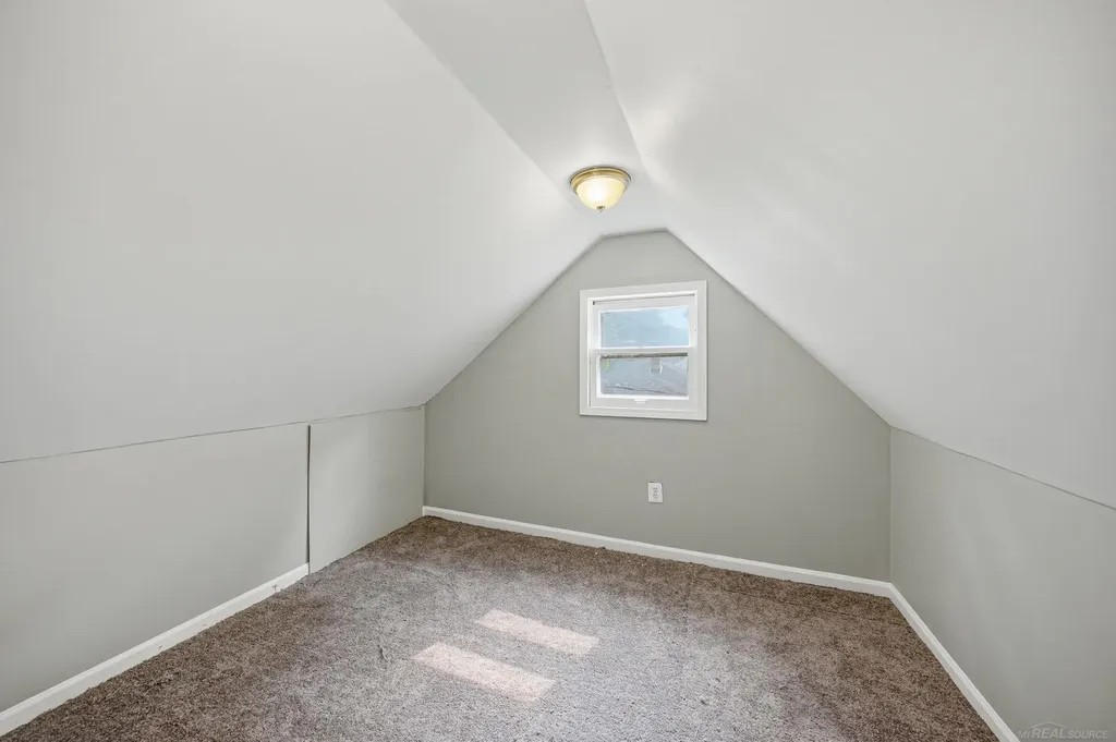 21726 8 1/2 Mile Road Southfield City MI 48075