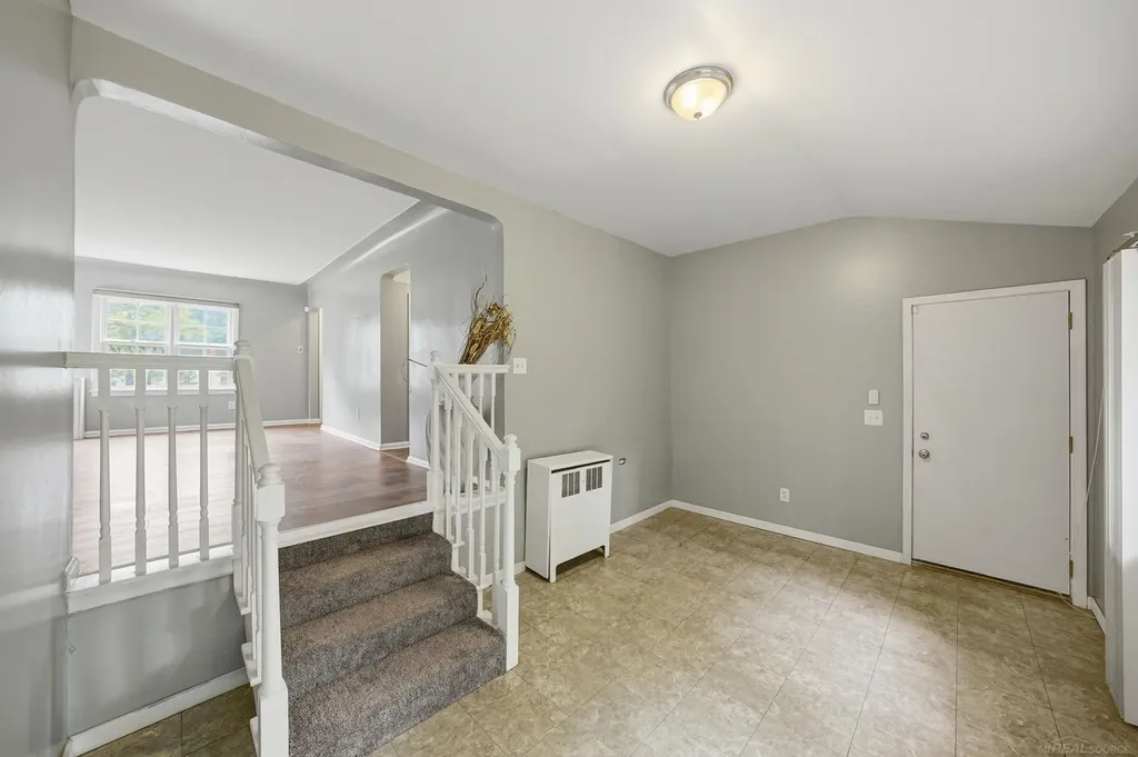 21726 8 1/2 Mile Road Southfield City MI 48075