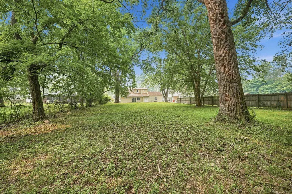 21726 8 1/2 Mile Road Southfield City MI 48075
