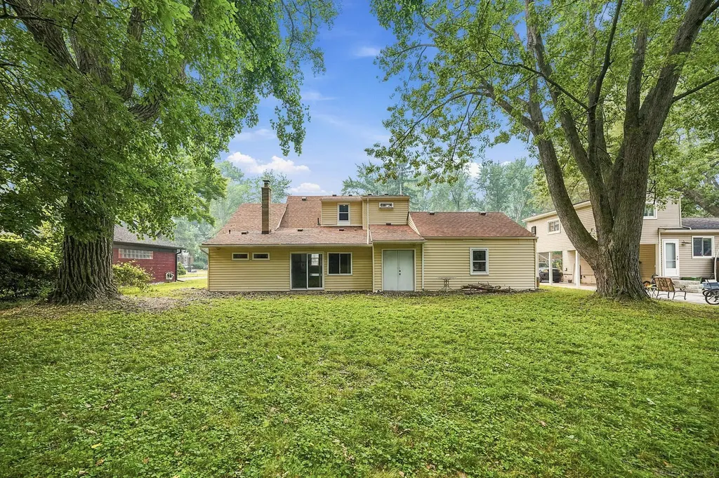 21726 8 1/2 Mile Road Southfield City MI 48075