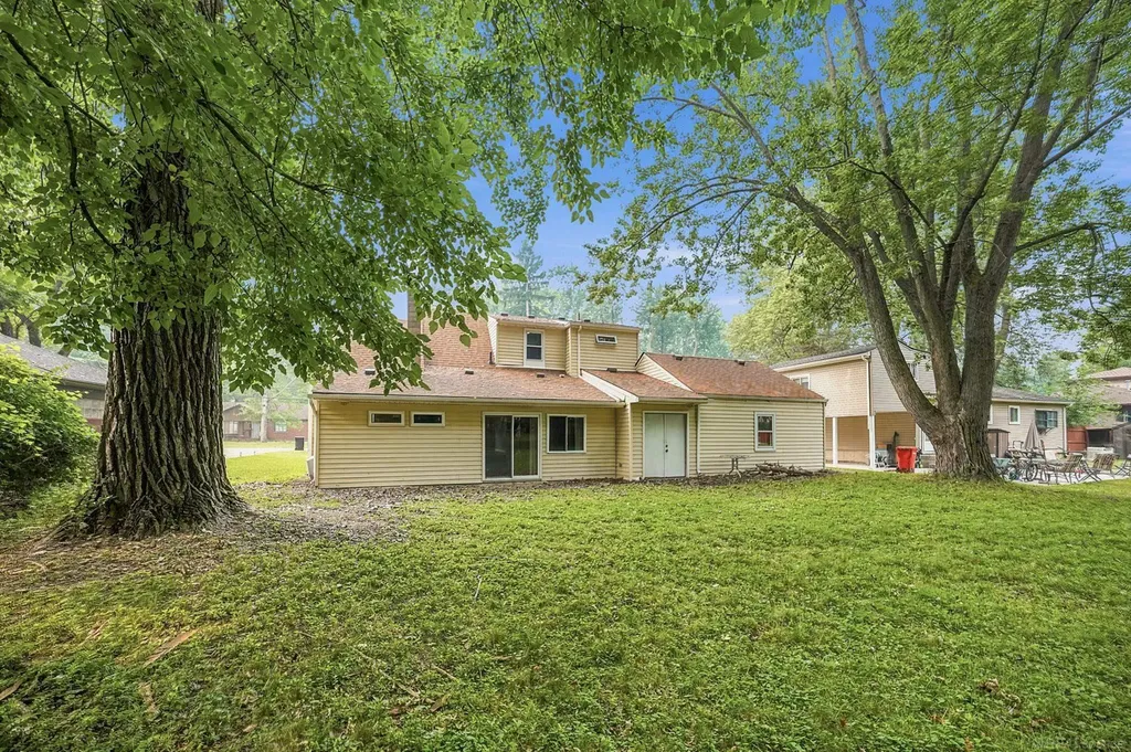 21726 8 1/2 Mile Road Southfield City MI 48075