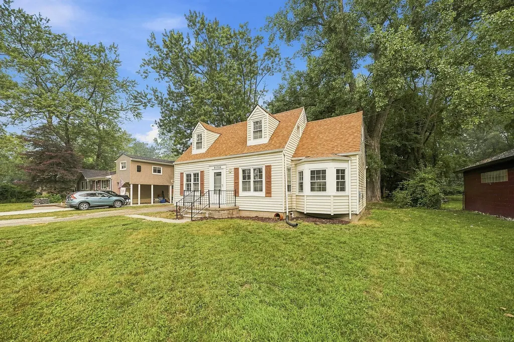 21726 8 1/2 Mile Road Southfield City MI 48075