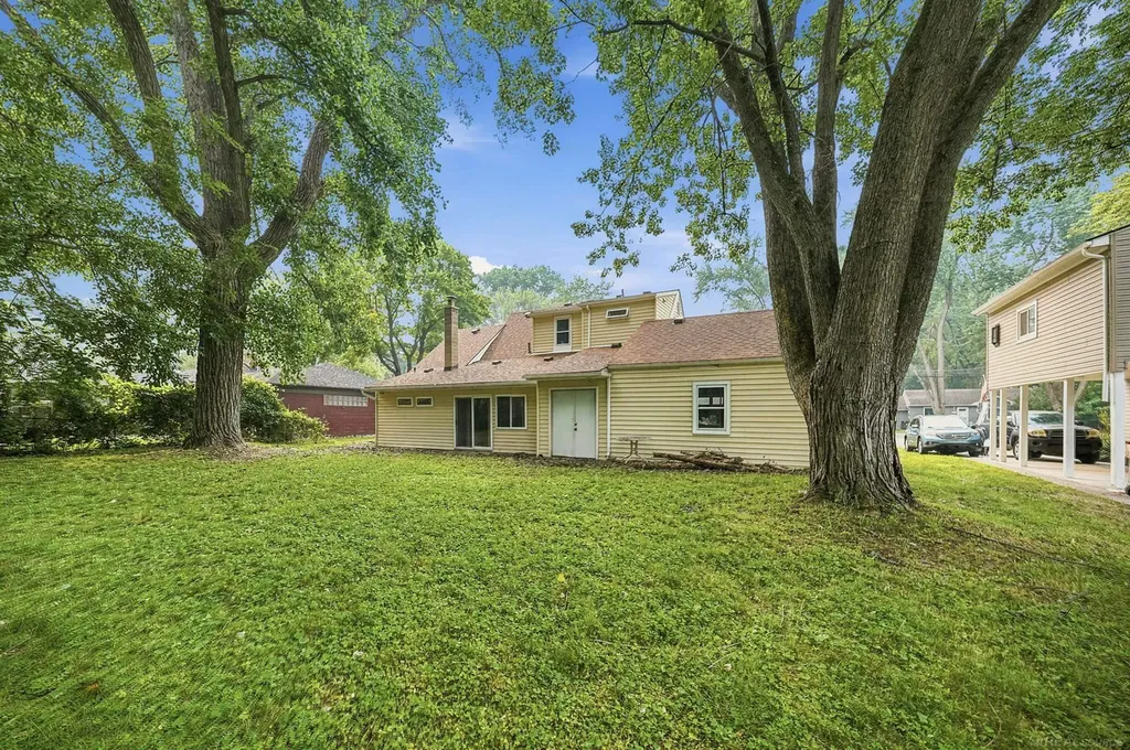 21726 8 1/2 Mile Road Southfield City MI 48075