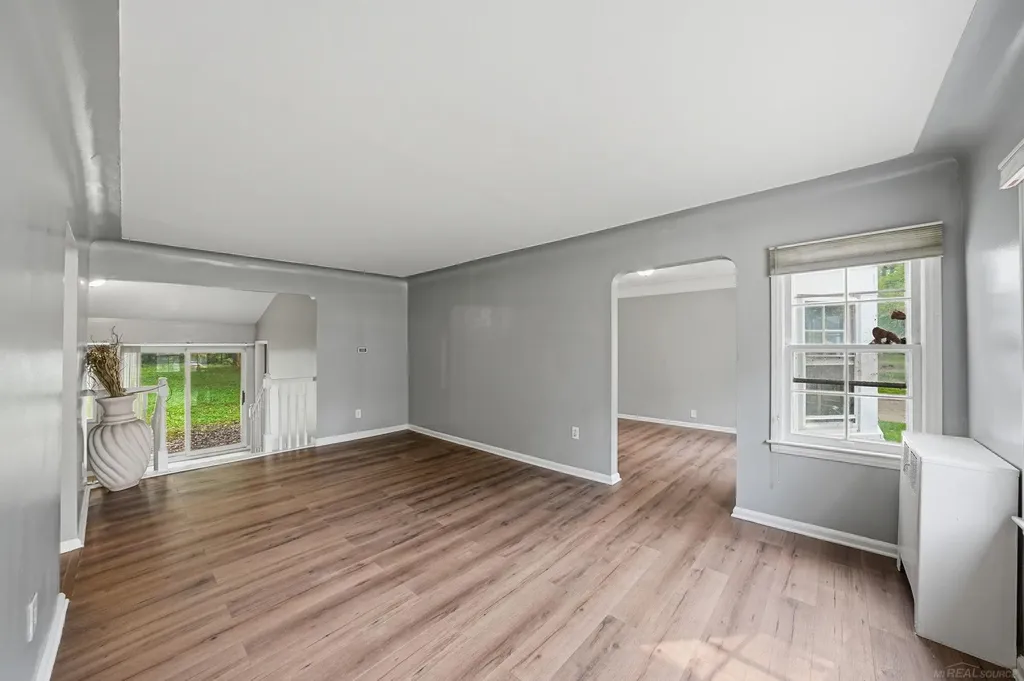 21726 8 1/2 Mile Road Southfield City MI 48075