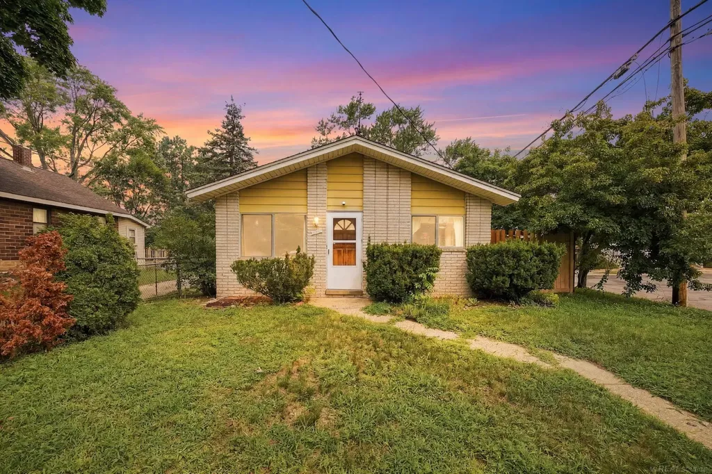 1069 Urbancrest Drive Troy City MI 48083