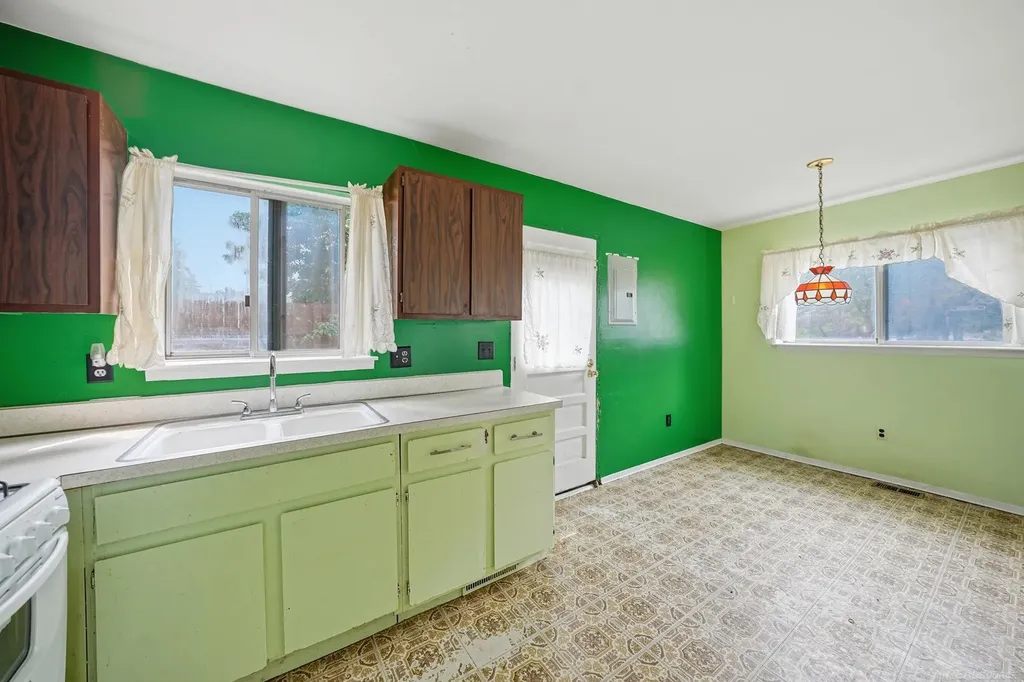 1069 Urbancrest Drive Troy City MI 48083