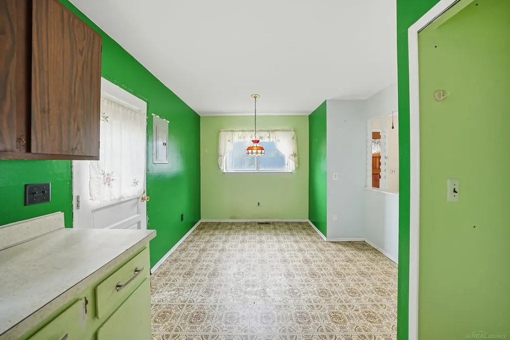 1069 Urbancrest Drive Troy City MI 48083