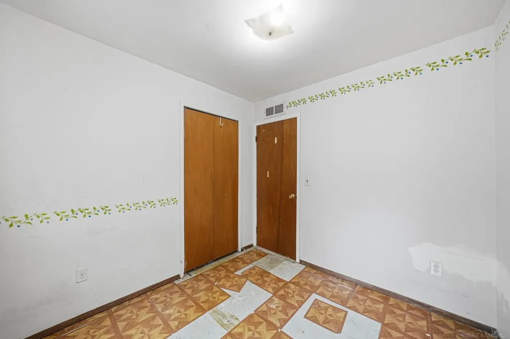 1069 Urbancrest Drive Troy City MI 48083