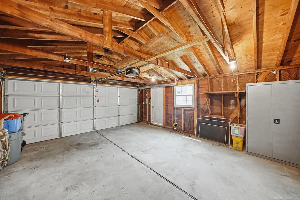 1069 Urbancrest Drive Troy City MI 48083