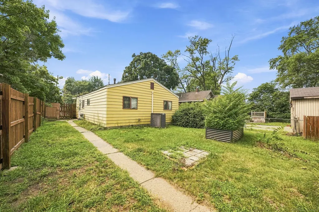 1069 Urbancrest Drive Troy City MI 48083