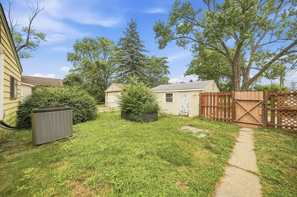 1069 Urbancrest Drive Troy City MI 48083