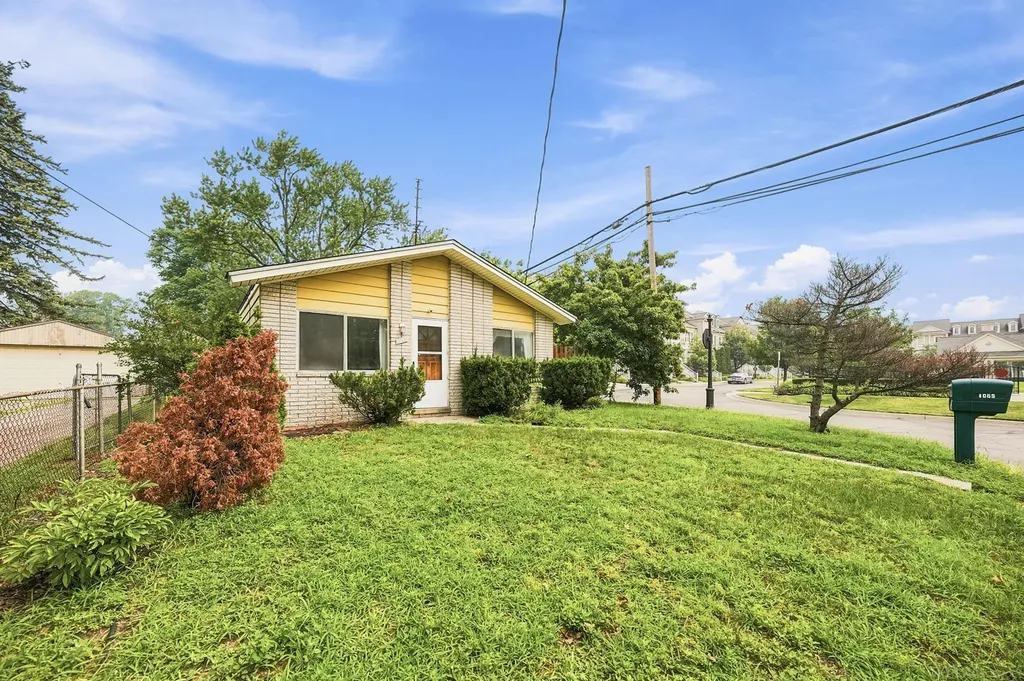 1069 Urbancrest Drive Troy City MI 48083
