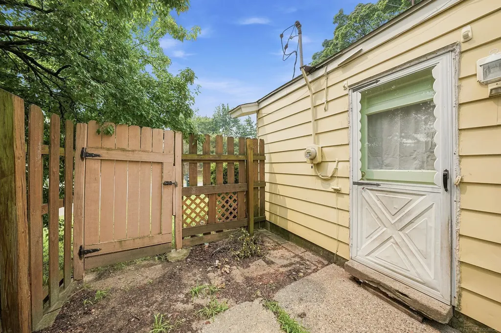 1069 Urbancrest Drive Troy City MI 48083