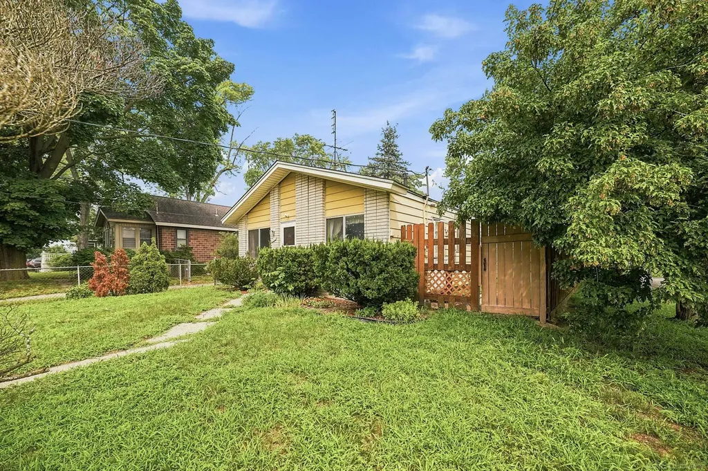 1069 Urbancrest Drive Troy City MI 48083