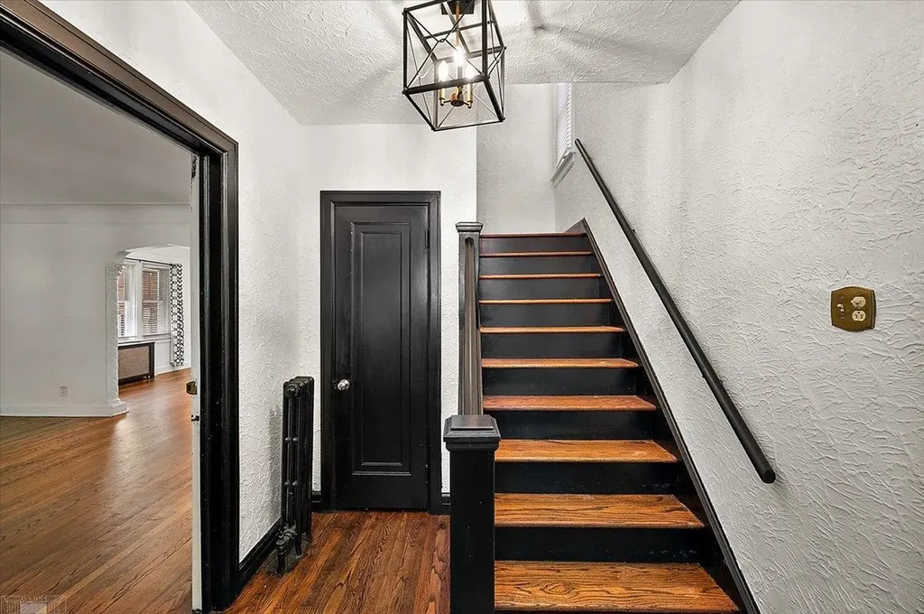 873-875 Beaconsfield Avenue Grosse Pointe Park City MI 48230