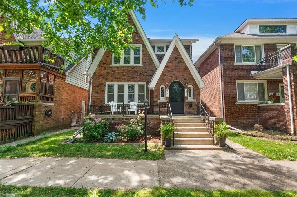 873-875 Beaconsfield Avenue Grosse Pointe Park City MI 48230