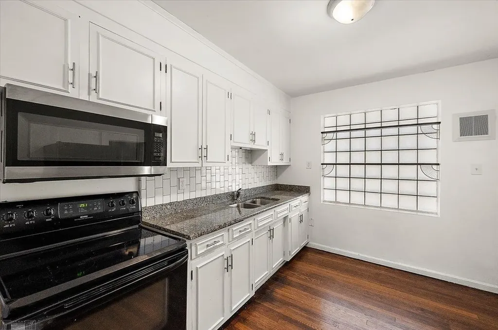 873-875 Beaconsfield Avenue Grosse Pointe Park City MI 48230