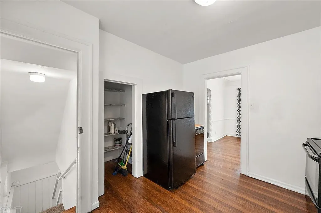 873-875 Beaconsfield Avenue Grosse Pointe Park City MI 48230