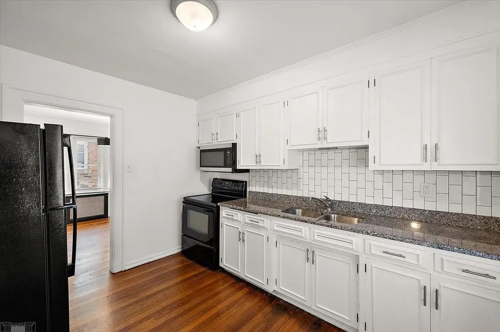 873-875 Beaconsfield Avenue Grosse Pointe Park City MI 48230