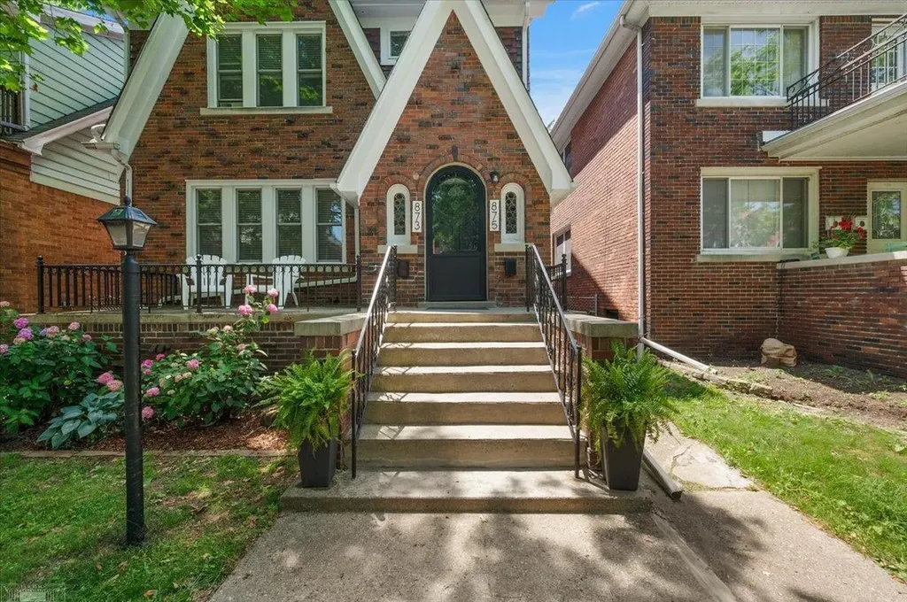 873-875 Beaconsfield Avenue Grosse Pointe Park City MI 48230