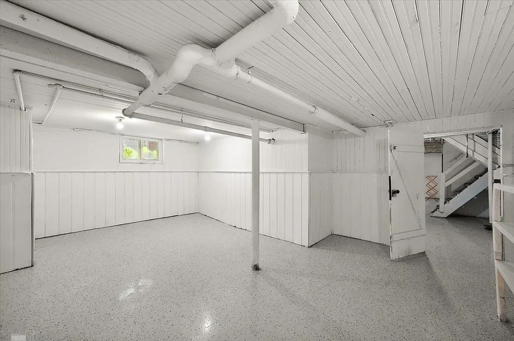 873-875 Beaconsfield Avenue Grosse Pointe Park City MI 48230