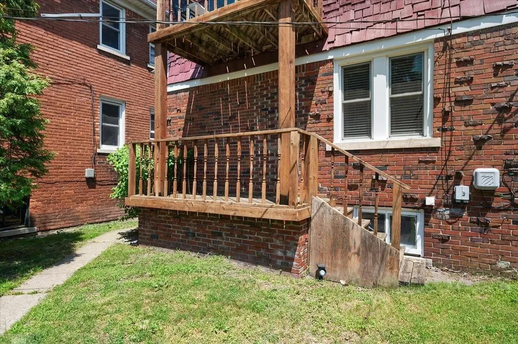 873-875 Beaconsfield Avenue Grosse Pointe Park City MI 48230