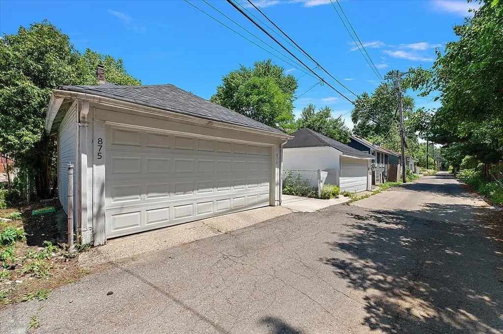 873-875 Beaconsfield Avenue Grosse Pointe Park City MI 48230