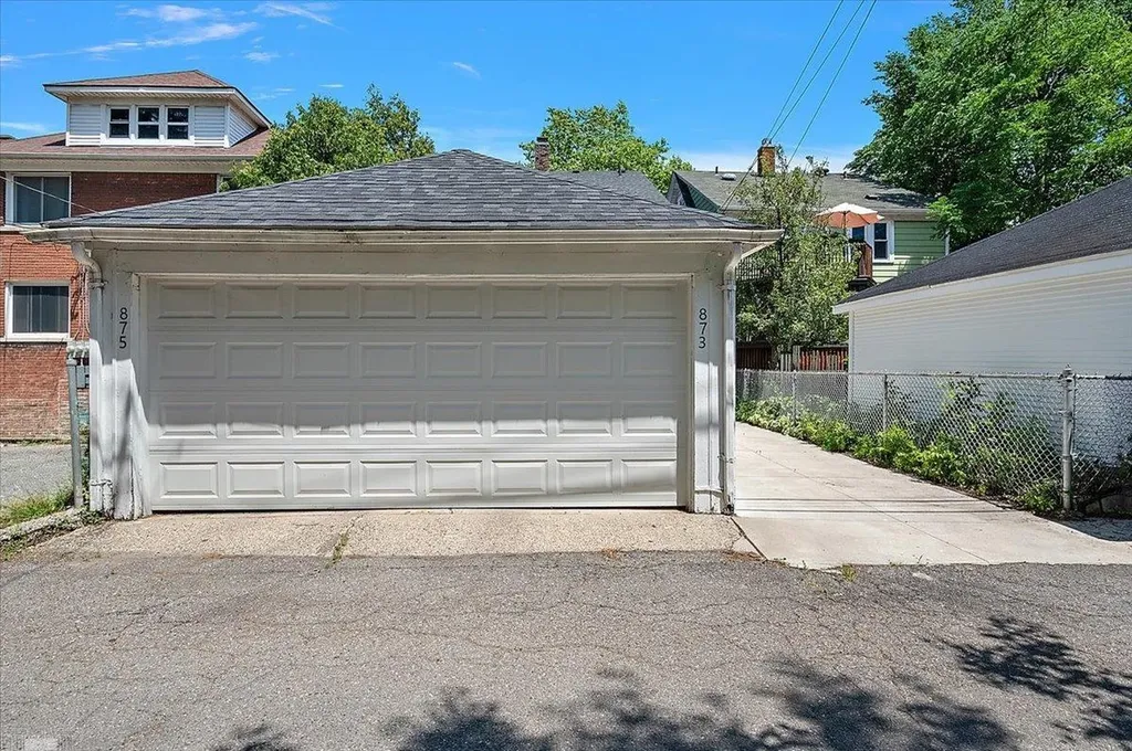 873-875 Beaconsfield Avenue Grosse Pointe Park City MI 48230