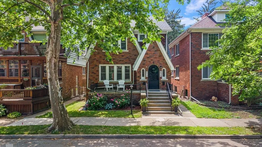 873-875 Beaconsfield Avenue Grosse Pointe Park City MI 48230