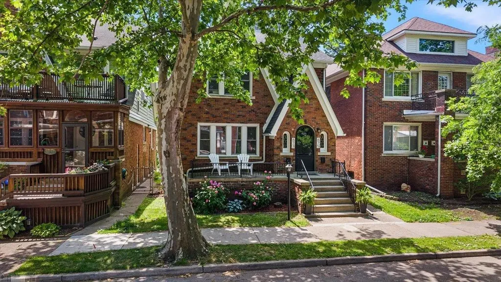 873-875 Beaconsfield Avenue Grosse Pointe Park City MI 48230