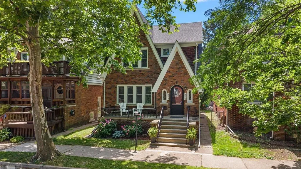 873-875 Beaconsfield Avenue Grosse Pointe Park City MI 48230