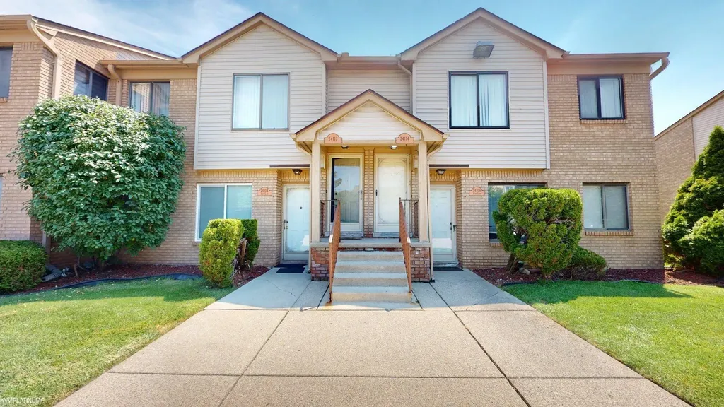 24114 Avon Lane Clinton Charter Township MI 48036